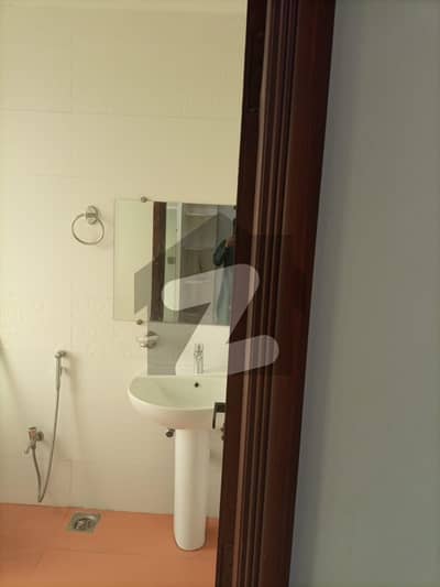 بحریہ ٹاؤن سیکٹر ای بحریہ ٹاؤن,لاہور میں 1 کمرے کا 3 مرلہ فلیٹ 35.0 ہزار میں کرایہ پر دستیاب ہے۔