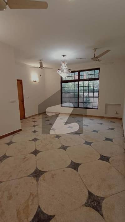 ڈی ایچ اے فیز 2 ڈیفنس (ڈی ایچ اے),لاہور میں 4 کمروں کا 10 مرلہ مکان 1.7 لاکھ میں کرایہ پر دستیاب ہے۔