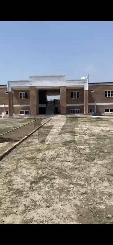 رِنگ روڈ پشاور میں 8 کنال Studio عمارت 10.0 لاکھ میں کرایہ پر دستیاب ہے۔