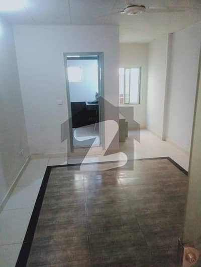 ایف ۔ 10 اسلام آباد میں 3 کمروں کا 1 کنال بالائی پورشن 1.4 لاکھ میں کرایہ پر دستیاب ہے۔