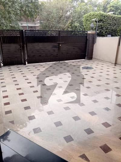 1 KANAL UPPER PORTION AVAILABLE WITH SEPARATE GATE IN DHA PHASE 2 FOR RENT