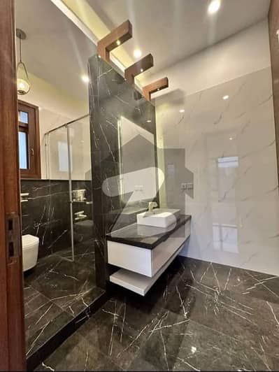 گلستانِ جوہر کراچی میں 6 کمروں کا 16 مرلہ مکان 9.0 کروڑ میں برائے فروخت۔