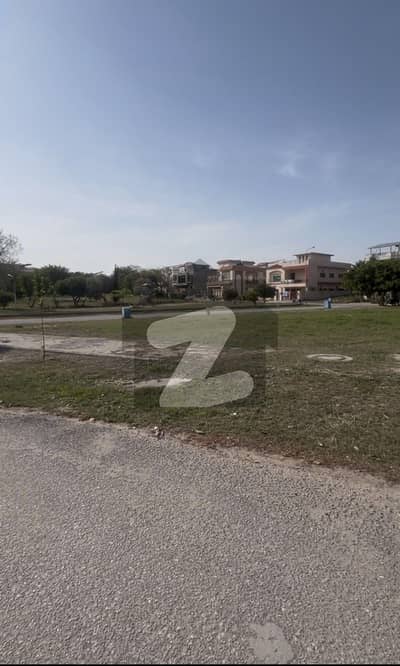 میڈیا ٹاؤن ۔ بلاک سی میڈیا ٹاؤن,راولپنڈی میں 10 مرلہ رہائشی پلاٹ 3.55 کروڑ میں برائے فروخت۔