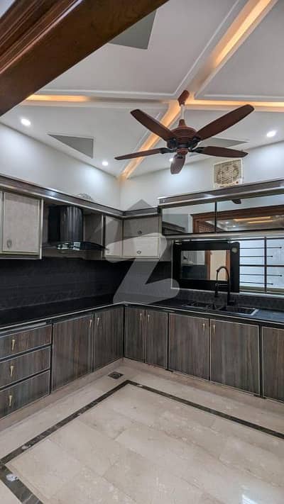 A BEAUTIFUL 5 MARLA USED HOUSE FOR SALE