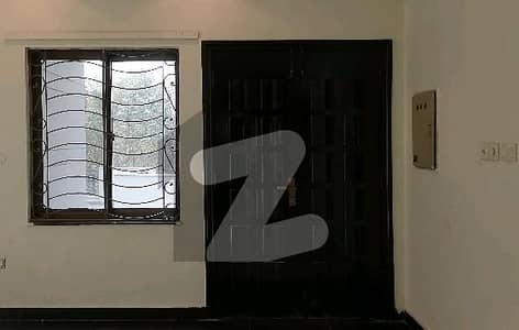 ماڈل ٹاؤن ۔ بلاک آر ماڈل ٹاؤن,لاہور میں 4 کمروں کا 5 مرلہ مکان 3.25 کروڑ میں برائے فروخت۔