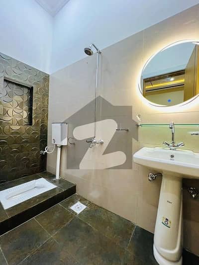 ورسک روڈ پشاور میں 5 کمروں کا 5 مرلہ مکان 66.0 ہزار میں کرایہ پر دستیاب ہے۔