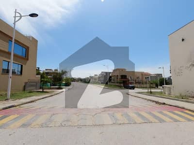 بحریہ ٹاؤن فیز 8 ۔ بلاک ڈی بحریہ ٹاؤن فیز 8,بحریہ ٹاؤن راولپنڈی,راولپنڈی میں 1 کنال رہائشی پلاٹ 1.9 کروڑ میں برائے فروخت۔