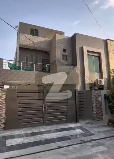 سینٹرل پارک ہاؤسنگ سکیم لاہور میں 5 کمروں کا 10 مرلہ مکان 2.65 کروڑ میں برائے فروخت۔