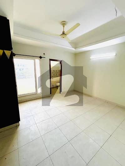 ایم پی سی ایچ ایس ۔ ملٹی گارڈنز بی ۔ 17,اسلام آباد میں 2 کمروں کا 3 مرلہ فلیٹ 65.0 لاکھ میں برائے فروخت۔