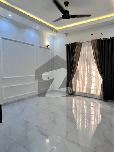 بحریہ ٹاؤن جاسمین بلاک بحریہ ٹاؤن سیکٹر سی,بحریہ ٹاؤن,لاہور میں 3 کمروں کا 10 مرلہ بالائی پورشن 60.0 ہزار میں کرایہ پر دستیاب ہے۔