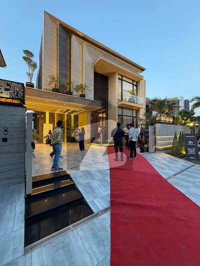 ڈی ایچ اے فیز 8 ڈیفنس (ڈی ایچ اے),لاہور میں 5 کمروں کا 1 کنال مکان 3.5 لاکھ میں کرایہ پر دستیاب ہے۔