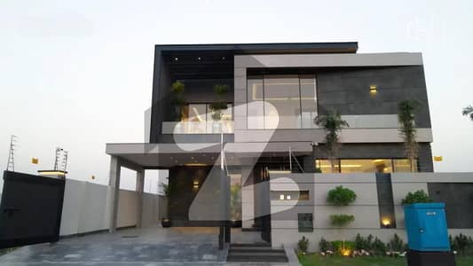 1-Kanal Contemporary Bungalow 5 Bedrooms, Elegant Double-Height Lobby