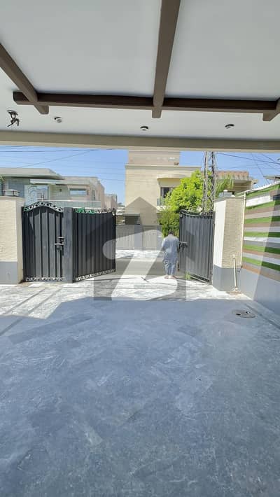 10 Marla Full House for Rent New Muslim Town