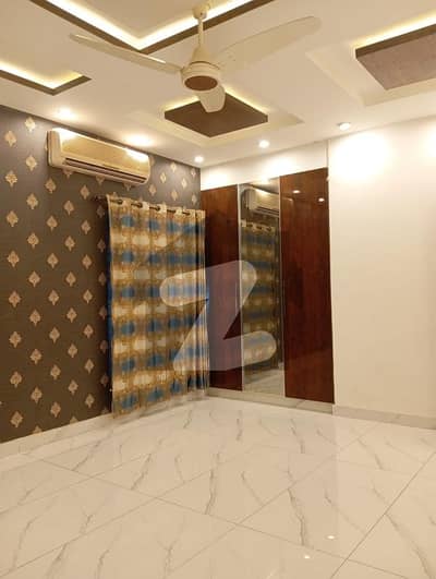 فارمانئیٹس ہاؤسنگ سکیم لاہور میں 1 کمرے کا 4 مرلہ فلیٹ 30.0 ہزار میں کرایہ پر دستیاب ہے۔