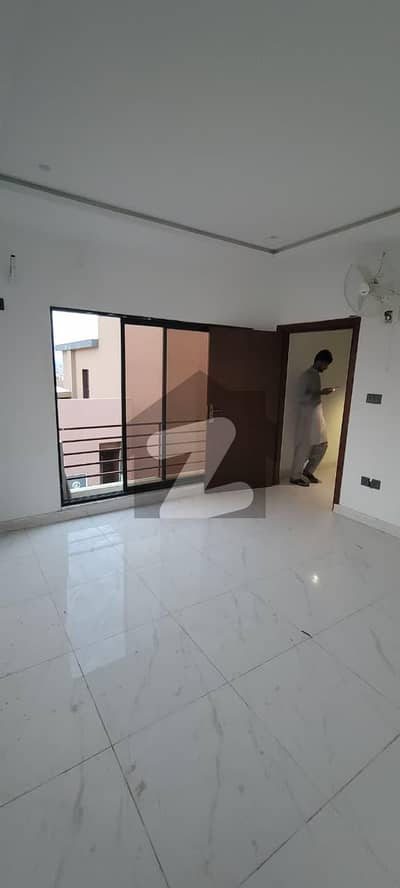 بحریہ بزنس ڈسٹرکٹ بحریہ ٹاؤن فیز 8,بحریہ ٹاؤن راولپنڈی,راولپنڈی میں 2 کمروں کا 5 مرلہ فلیٹ 1.48 کروڑ میں برائے فروخت۔ بحریہ بزنس ڈسٹرکٹ بحریہ ٹاؤن فیز 8,بحریہ ٹاؤن راولپنڈی,راولپنڈی میں 2 کمروں کا 5 مرلہ فلیٹ 1.48 کروڑ میں برائے فروخت۔