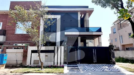 لیک سٹی ۔ سیکٹر ایم ۔ 2اے لیک سٹی,رائیونڈ روڈ,لاہور میں 6 کمروں کا 10 مرلہ مکان 6.0 کروڑ میں برائے فروخت۔