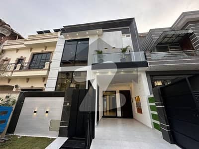 لیک سٹی رائیونڈ روڈ,لاہور میں 4 کمروں کا 5 مرلہ مکان 3.0 کروڑ میں برائے فروخت۔