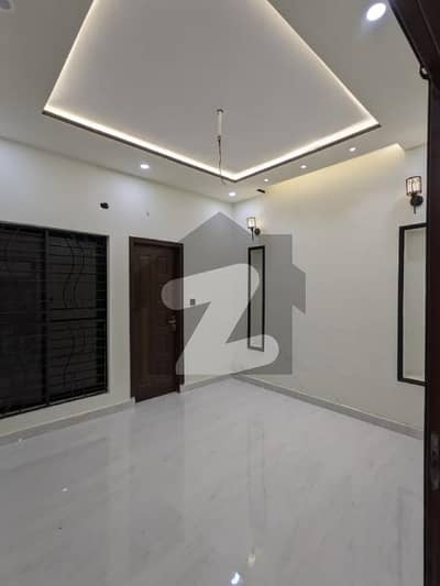 لیک سٹی رائیونڈ روڈ,لاہور میں 4 کمروں کا 5 مرلہ مکان 2.55 کروڑ میں برائے فروخت۔