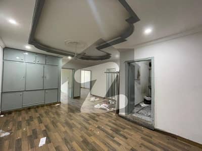 آئی ۔ 8 مرکز آئی ۔ 8,اسلام آباد میں 2 کمروں کا 4 مرلہ دفتر 1.4 لاکھ میں کرایہ پر دستیاب ہے۔