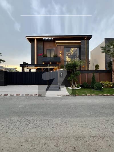 ڈی ایچ اے فیز 7 - بلاک کیو فیز 7,ڈیفنس (ڈی ایچ اے),لاہور میں 5 کمروں کا 1 کنال مکان 15.5 کروڑ میں برائے فروخت۔