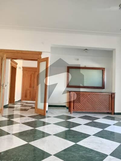 ایف ۔ 11 اسلام آباد میں 6 کمروں کا 1 کنال مکان 5.9 لاکھ میں کرایہ پر دستیاب ہے۔