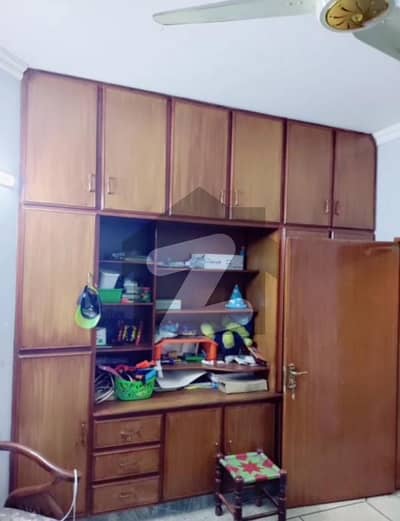 واپڈا ٹاؤن لاہور میں 5 کمروں کا 10 مرلہ مکان 3.8 کروڑ میں برائے فروخت۔