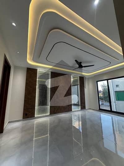 بحریہ ٹاؤن سیکٹر سی بحریہ ٹاؤن,لاہور میں 3 کمروں کا 1 کنال بالائی پورشن 1.0 لاکھ میں کرایہ پر دستیاب ہے۔