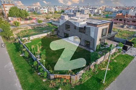 ڈی ایچ اے فیز 7 - بلاک زیڈ1 فیز 7,ڈیفنس (ڈی ایچ اے),لاہور میں 5 کمروں کا 2 کنال مکان 12.05 کروڑ میں برائے فروخت۔