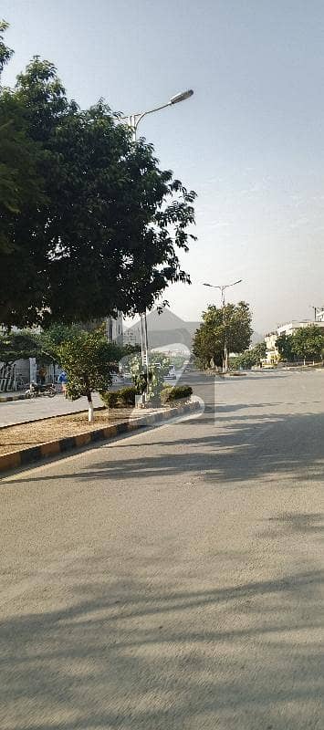 ایم پی سی ایچ ایس - بلاک سی 1 ایم پی سی ایچ ایس ۔ ملٹی گارڈنز,بی ۔ 17,اسلام آباد میں 1 کنال رہائشی پلاٹ 2.5 کروڑ میں برائے فروخت۔