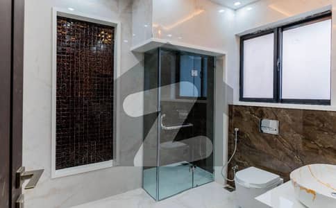 ڈی ایچ اے فیز 7 ڈیفنس (ڈی ایچ اے),لاہور میں 2 کمروں کا 10 مرلہ زیریں پورشن 1.3 لاکھ میں کرایہ پر دستیاب ہے۔