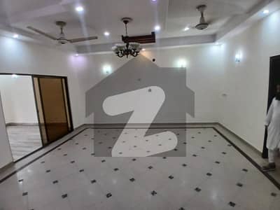 ویلینشیاء ہاؤسنگ سوسائٹی لاہور میں 5 کمروں کا 10 مرلہ مکان 1.55 لاکھ میں کرایہ پر دستیاب ہے۔