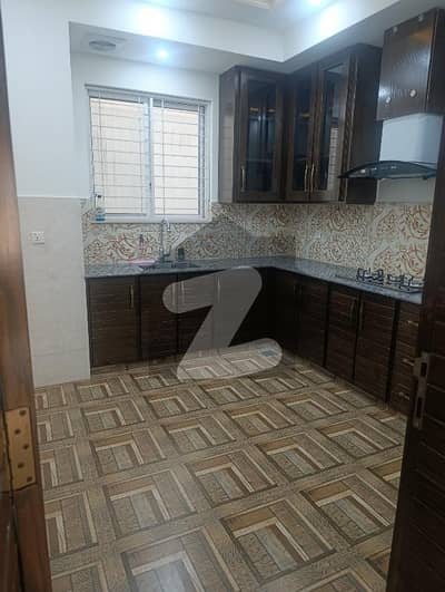 میڈیا ٹاؤن راولپنڈی میں 6 کمروں کا 10 مرلہ مکان 5.5 کروڑ میں برائے فروخت۔