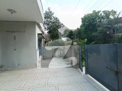 DHA Phase 4 - Block AA House Sized 10 Marla For rent