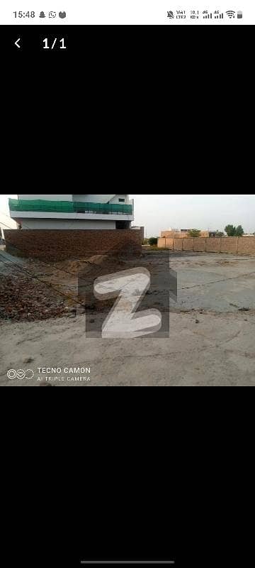 Plot for Sale Paradise Housing Scheme   Location: Paradise Housing Scheme, Manthar Road, near Taj Mahal Marquee  Size: 8 Marla  Price: Rs. 47,00,000   Details:  Prime location Easy access to main road Ideal for building your dream home Peaceful and secure environment   Contact now for more details or visit!