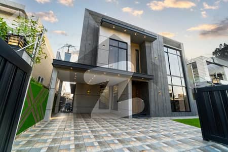 1 KANAL ELEGANT BRAND NEW HOUSE FOR SALE NEAR TO PARK