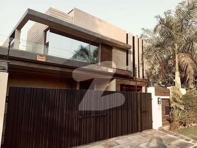 Hot Deal Quick Sale! Prime Location House Available