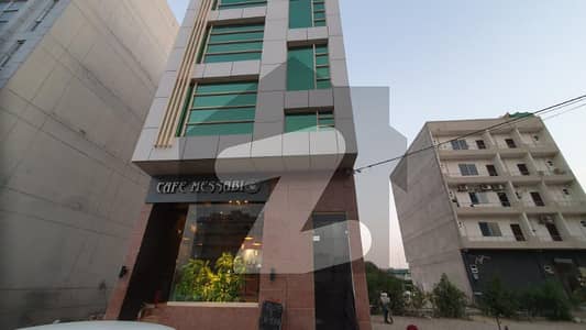 ڈی ایچ اے فیز 8 ڈی ایچ اے ڈیفینس,کراچی میں 4 مرلہ Studio دفتر 2.75 کروڑ میں برائے فروخت۔