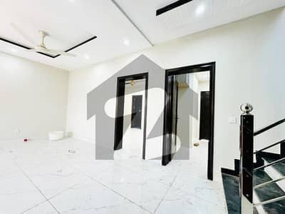 پیراگون سٹی لاہور میں 3 کمروں کا 5 مرلہ مکان 90.0 ہزار میں کرایہ پر دستیاب ہے۔