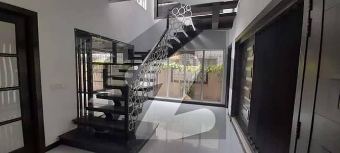 کینٹ لاہور میں 5 کمروں کا 1 کنال مکان 6.75 لاکھ میں کرایہ پر دستیاب ہے۔