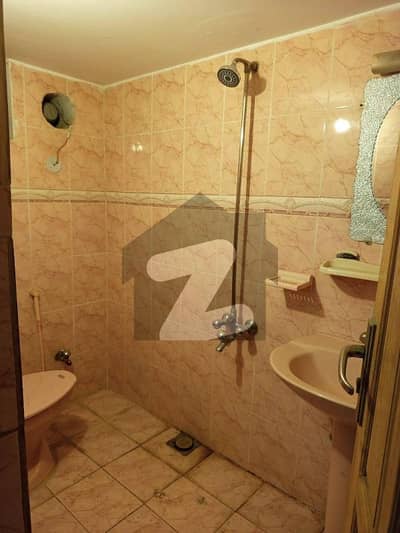 جی ۔ 9 اسلام آباد میں 3 کمروں کا 14 مرلہ زیریں پورشن 1.9 لاکھ میں کرایہ پر دستیاب ہے۔