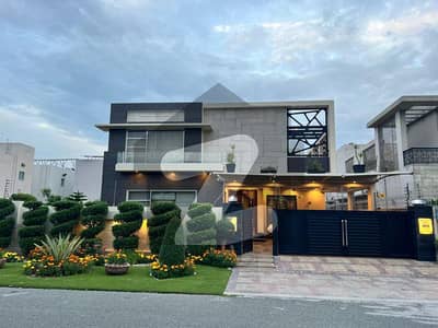 ONE-KANAL MODERN DESIGN FULLY FURNISHED HOUSE AVAILABLE FOR SALE