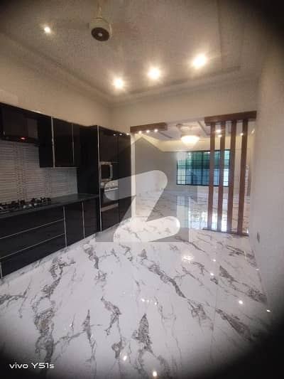 FOR SALE LUXIRIOUS 01 KANAL 06 BED ROOMS HOUSE NEAR FAMILY B PARK DHA PHASE 2 ISLAMABAD