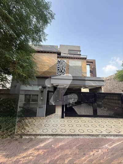 بحریہ ٹاؤن جاسمین بلاک بحریہ ٹاؤن سیکٹر سی,بحریہ ٹاؤن,لاہور میں 5 کمروں کا 10 مرلہ مکان 3.0 کروڑ میں برائے فروخت۔