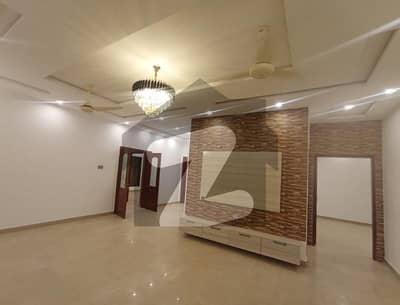 لیک سٹی میڈوز لاہور میں 2 کمروں کا 10 مرلہ مکان 3.15 کروڑ میں برائے فروخت۔