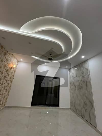 لیک سٹی میڈوز لاہور میں 4 کمروں کا 10 مرلہ مکان 4.25 کروڑ میں برائے فروخت۔