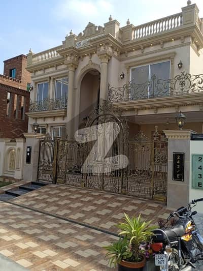 لیک سٹی میڈوز لاہور میں 5 کمروں کا 1 کنال مکان 8.25 کروڑ میں برائے فروخت۔