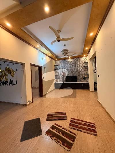 الرحمان گارڈن فیز 2 الرحمان گارڈن,لاہور میں 1 کمرے کا 6 مرلہ زیریں پورشن 40.0 ہزار میں کرایہ پر دستیاب ہے۔