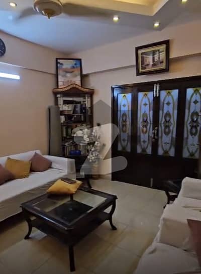 شہید ملت روڈ کراچی میں 3 کمروں کا 8 مرلہ فلیٹ 3.5 کروڑ میں برائے فروخت۔