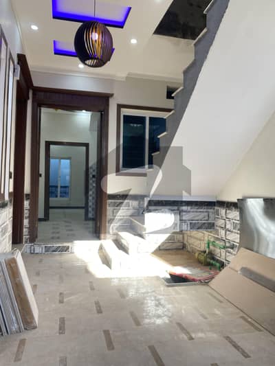 آفیسر کالونی میسرائل روڈ,راولپنڈی میں 2 کمروں کا 4 مرلہ مکان 1.25 کروڑ میں برائے فروخت۔