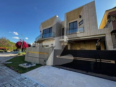 ڈی ایچ اے ڈیفینس فیز 2 ڈی ایچ اے ڈیفینس,اسلام آباد میں 5 کمروں کا 10 مرلہ مکان 7.25 کروڑ میں برائے فروخت۔